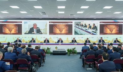 Rosneft CEO’su küresel ihtiyaçları karşılamak için dengeli bir enerji geçişini destekliyor