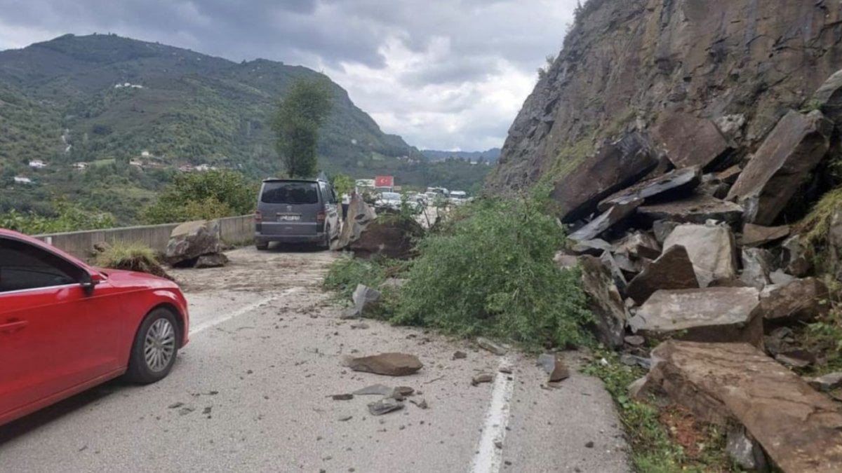 Ordu’da heyelan: Kara yolu ulaşıma kapandı